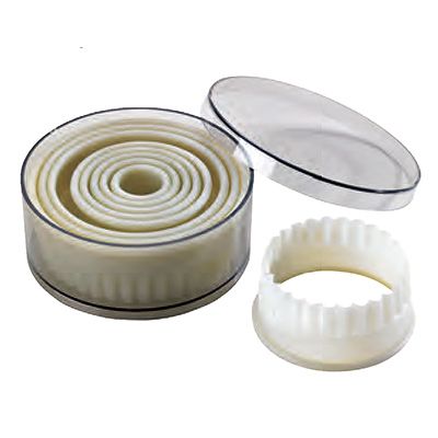 Mallard Ferriere Set of 9 Fluted Round Exoglass Dough Cutters 1